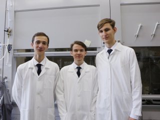 В МГУ прошла экскурсия для победителей Международной химической олимпиады