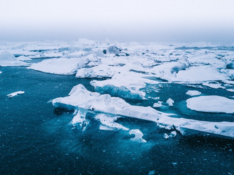 Таяние мерзлоты по-арктически. Источник: Willian Justen de Vasconcellos / Фотобанк Unsplash 