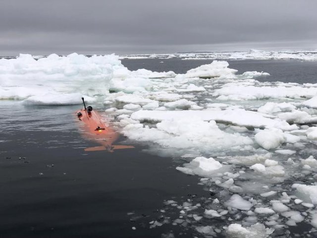 Экспедиция проводилась в районах дрейфующих льдов в Западной Антарктиде в 2022 году. Во время повторного визита в 2024 году "Ран" бесследно исчез подо льдом. Фото: Filip Stedt / University of Gothenburg