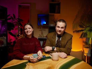 Корреспондент портала «Научная Россия» Янина Хужина и физик Антон Шейкин. Фото: Елена Либрик / «Научная Россия»