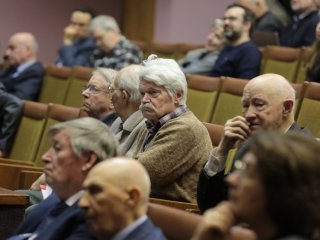 Академику Фортову — 80 лет! В ОИВТ РАН открылась мемориальная доска в память о великом ученом. Фото: Ольга Мерзлякова / Научная Россия