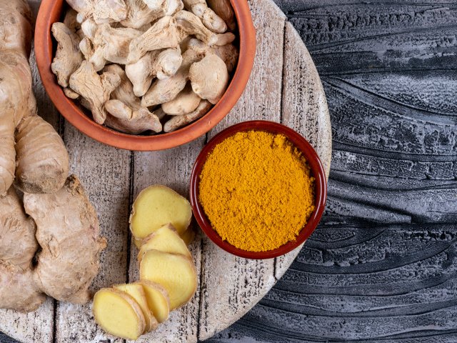 Экстракты куркумы и имбиря способствуют срастанию костных имплантатов. Фото: 8photo / Freepik.com