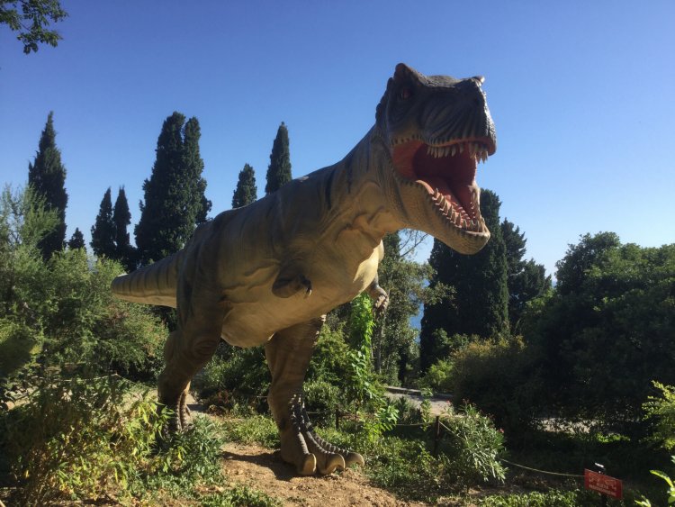 В Никитском ботаническом саду поселились динозавры