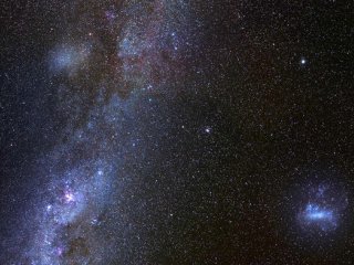 Необычная галактика притаилась на дальнем конце Млечного Пути