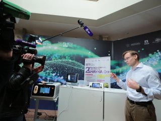 Доцент кафедры квантовой электроники физического факультета МГУ Евгений Ширшин. Фото: Ольга Мерзлякова / «Научная Россия»