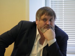 Начальник отдела космического питания НИИ пищеконцентратной промышленности и специальной пищевой технологии — филиала ФИЦ питания и биотехнологии Андрей Юрьевич Ведерников. Фото: Анастасия Жукова / «Научная Россия»