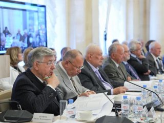 Президиум РАН заслушал доклады лауреатов Государственных премий в области науки и технологий 2025 г. Источник фото: Российская академия наук