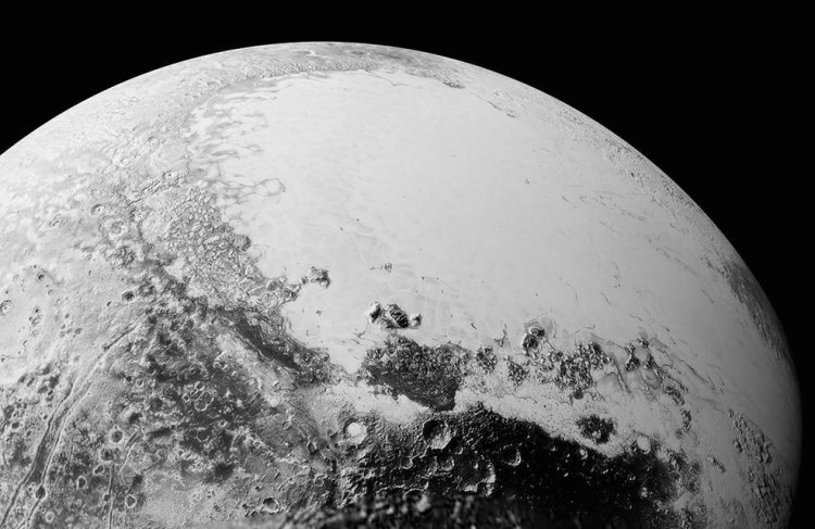 Новые фотографии Плутона: все сложнее, чем казалось