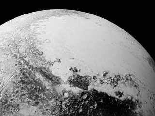 Новые фотографии Плутона: все сложнее, чем казалось