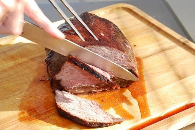 Наличием речи человек обязан умению резать мясо
