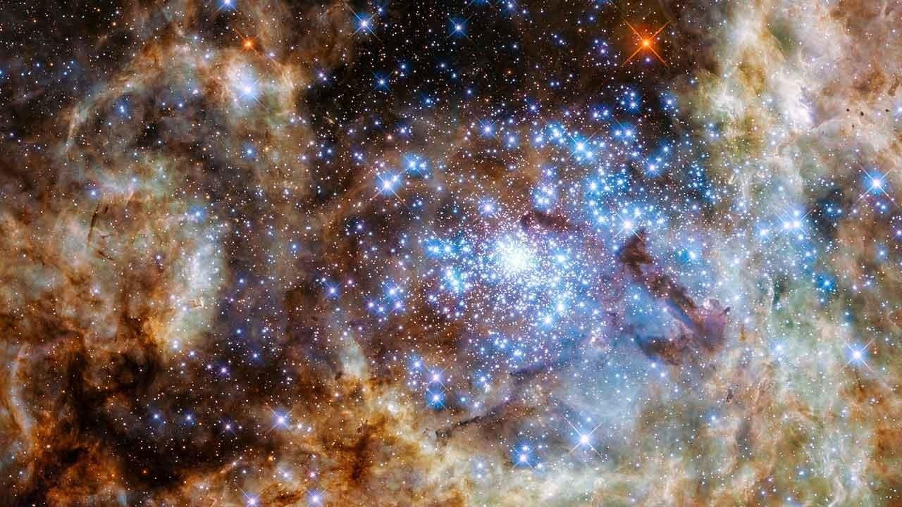 Телескоп Хаббл скопление галактик