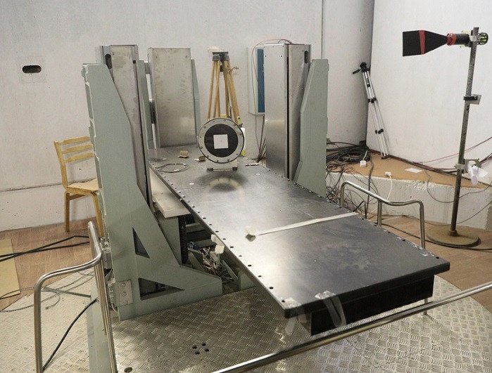 Прототип 6-координатного стола для позиционирования пациентов в экспериментальном Центре ионно-лучевой терапии.