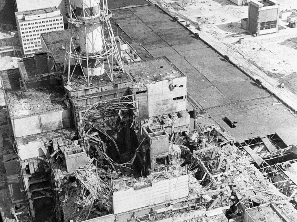 О мире, в котором строилась и взорвалась Чернобыльская АЭС, пишет Сергей Плохий