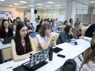 V молодежная конференция «Экспериментальные исследования языка» стартовала 19 июня в МГУ. Фото: Ольга Мерзлякова / «Научная Россия»