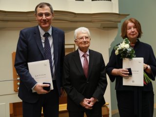 Лауреатов премии OGANESSON–2025 наградили в зале Микеланджело Пушкинского музея. Фото: Николай Малахин / Научная Россия