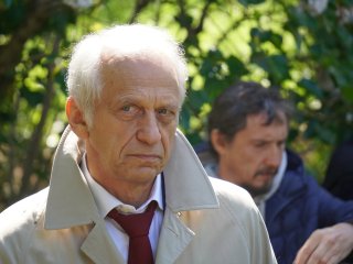 Сотрудники МГУ вернули на историческое место надгробный памятник выдающемуся библиографу. Фото: Никита Ланской / Научная Россия