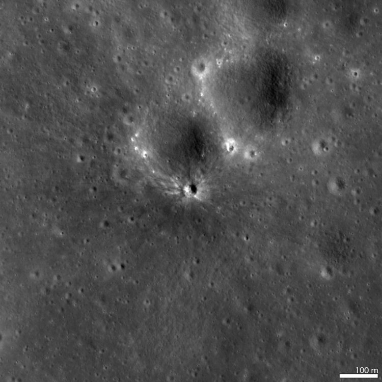 На Луне завелся новый кратер