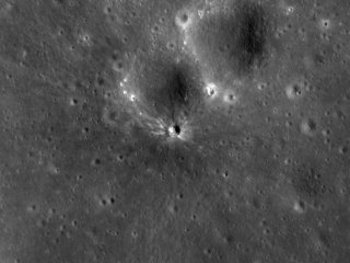 На Луне завелся новый кратер