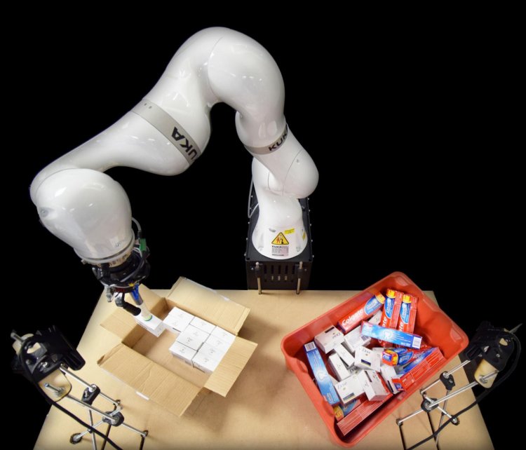 Рука-робот под контролем ИИ быстрее упаковывает коробки