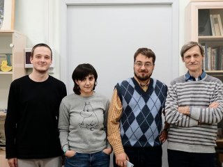 Найдено решение канонической задачи дифракции на открытом конце волновода с диэлектриком