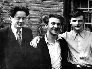 Слева направо: Анатолий Абрамович, Леонид Никольский, Андрей Зализняк. 1951 год . Фото из архива А. А. Зализняка