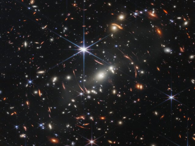 «Джеймс Уэбб» обнаружил галактику со старейшими звездными скоплениями во Вселенной