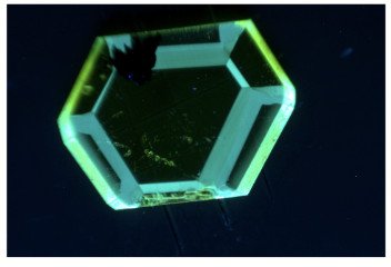 Вид алмаза в ультрафиолетовом свете. Источник: Сергей Кудряшов