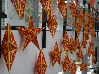 Выставка детских рисунков о войне и Победе открылась во Дворце пионеров. Фото: Никита Ланской / Научная Россия