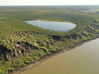 Берег р. Колымы в районе урочища Дуванный Яр. Автор фото – Всеволод Морейдо