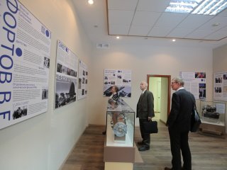 Академику Фортову — 80 лет! В ОИВТ РАН открылась мемориальная доска в память о великом ученом. Фото: Ольга Мерзлякова / Научная Россия