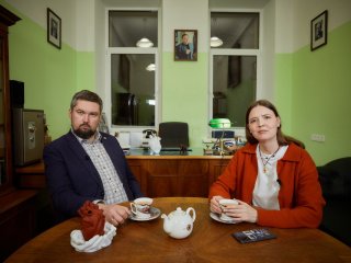 Биолог Денис Абрамочкин и корреспондент портала «Научная Россия» Янина Хужина. Фото: Елена Либрик / «Научная Россия»