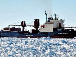 Российский дизель-электроход поможет аргентинским полярникам