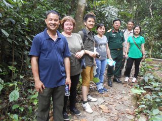 Члены научной экспедиции в одном из национальных парков Вьетнама. Фото Светланы Володиной