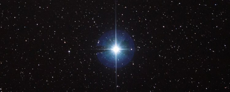 Вокруг звезды Веги может вращаться гигантская раскалённой планета