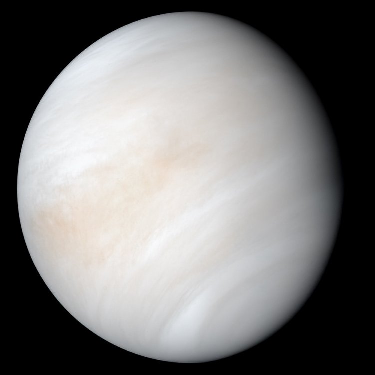 Улетая от Венеры, космический корабль NASA «Маринер-10» запечатлел этот, казалось бы, мирный вид планеты размером с Землю, окутанной плотным облачным слоем