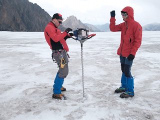 Буровые работы на леднике