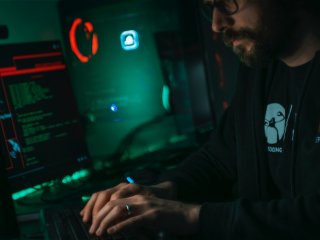 Молодые ученые из Петербурга выяснили, как распознать DoS-атаку на сети интернета вещей. Источник: KeepCoding / Фотобанк Unsplash 