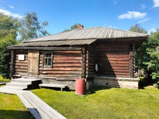 Дом, где жил Сталин в Нарыме. Автор фото: Светлана Волошина