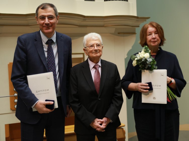 Лауреатов премии OGANESSON–2025 наградили в зале Микеланджело Пушкинского музея. Фото: Николай Малахин / Научная Россия