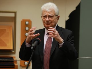 Лауреатов премии OGANESSON–2025 наградили в зале Микеланджело Пушкинского музея. Фото: Николай Малахин / Научная Россия