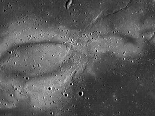 Кометы сформировали лунную поверхность