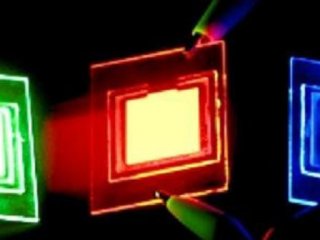 Химики получили новые органические материалы для лазеров и сверхтонких экранов