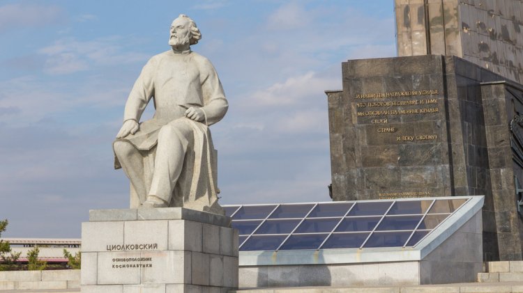 Памятник К.Э. Циолковскому. Источник фото: ru.123rf.com 