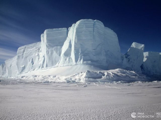 Айсберги Антарктиды. Источник РИА Новости
