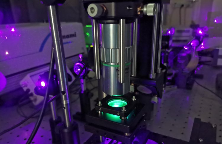 Экспериментальная установка по наблюдению флуоресценции зеленого флуоресцентного белка