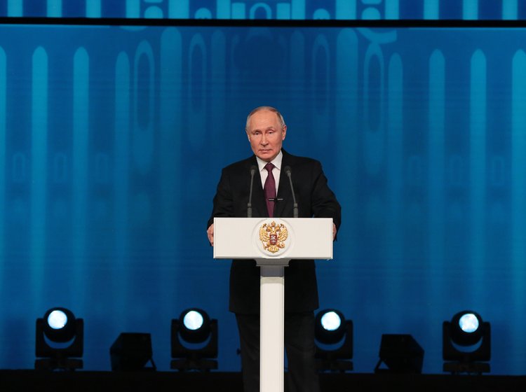 В.В. Путин выступает на торжественном мероприятии в Кремлевском дворце. Фото: Ольга Мерзлякова / «Научная Россия»