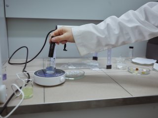 ИИ в химии, новые материалы и «переключаемые» молекулы. Студенческий тур в ИОНХ РАН. Фото: Елена Либрик / «Научная Россия»