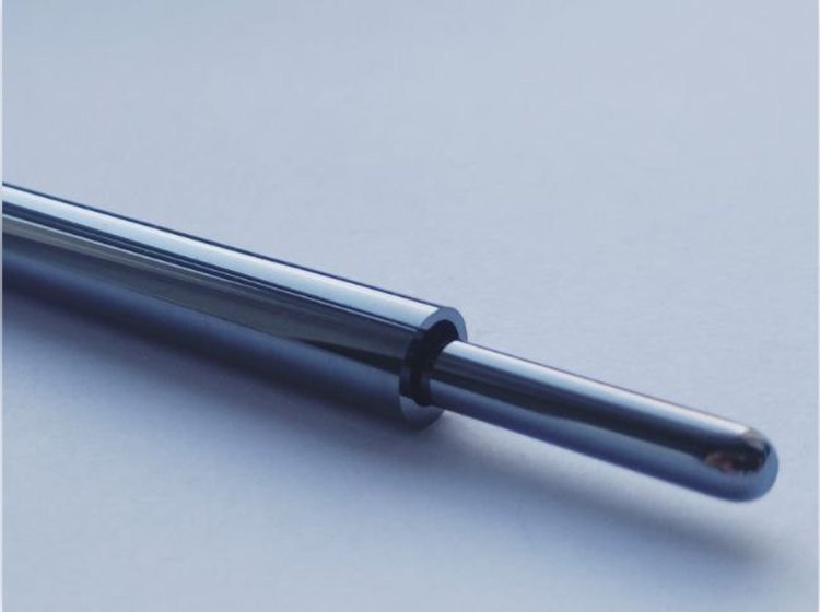 Заготовка для вытяжки оптического волокна. Фото: А.П. Вельмужов