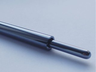 Заготовка для вытяжки оптического волокна. Фото: А.П. Вельмужов