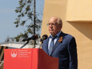 В МГУ почтили память защитников Отечества. Фото: Ольга Мерзлякова / Научная Россия